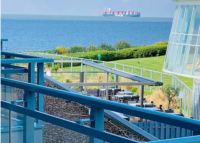 Duhnentraum Bestlage ,Meerblick Balkon, Parkplatz, Aufzug, Wlan, Bettwäsche,Handtücher,Netflix uvm Cuxhaven